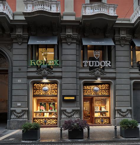 chiude fendi a napoli via dei mille|Boutique FENDI .